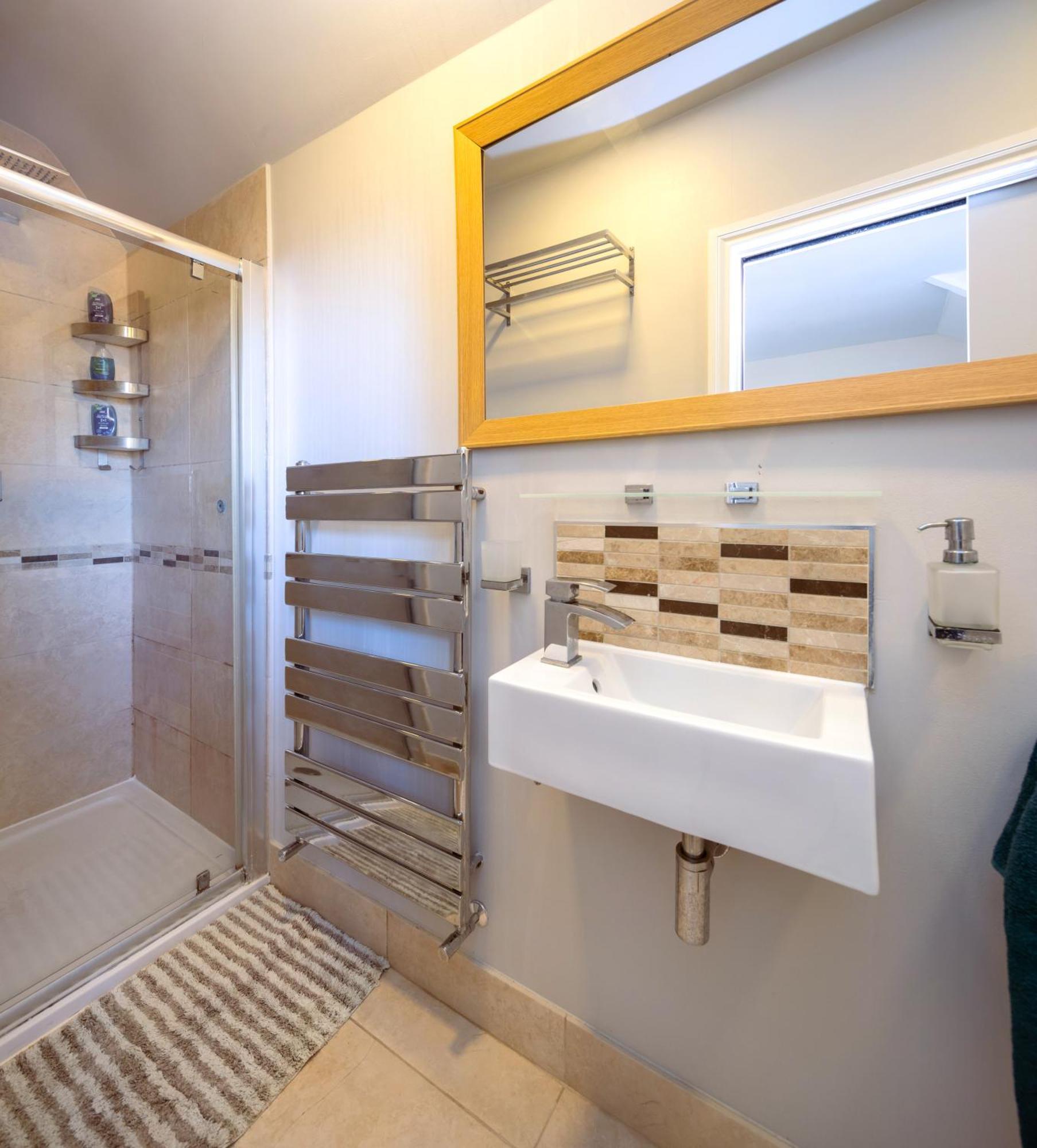 Apartment Station With Parking *