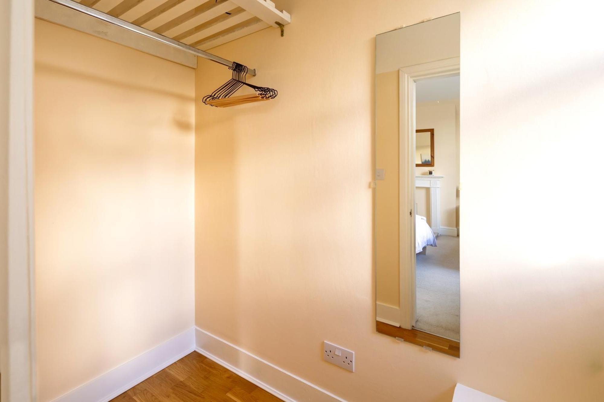 Station With Parking Apartment Guildford